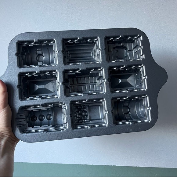 Nordicware train cake pan 5 cups - Picture 6 of 13